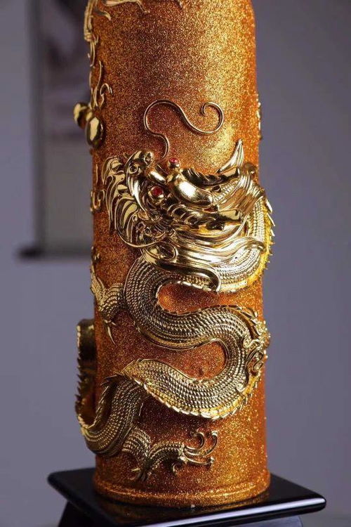 炮彈殼改裝的貼金工藝品,您可見(jiàn)過(guò) 好一個(gè)雙龍戲珠