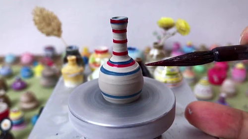 每個(gè)手工藝品的背后,都有一個(gè)屬于作者獨(dú)特的故事,每個(gè)手工藝品都被賦予了特有的情懷