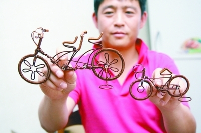 洛陽聾啞小伙手工制自行車工藝品 被稱巧手勵(lì)志哥_中國廣播網(wǎng)
