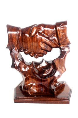 【廠家直銷批發(fā)零售木雕商務(wù)禮品 誠信擺件一件發(fā)辦公用品】價格,廠家,圖片,木質(zhì)、竹質(zhì)工藝品,如皋市下原鎮(zhèn)振新紅木工藝品廠-